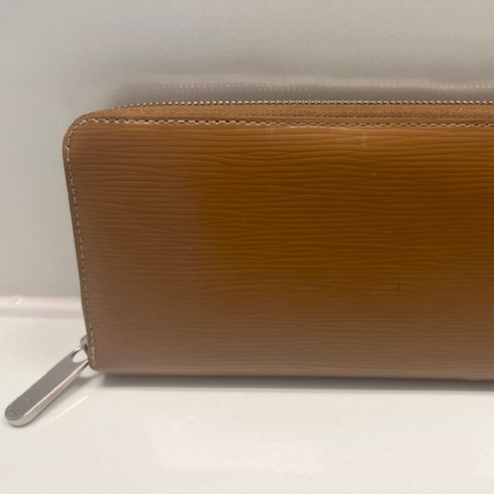 Authentic Louis Vuitton Camel Tan Brown Epi Leather Long Zip Zippy Wallet